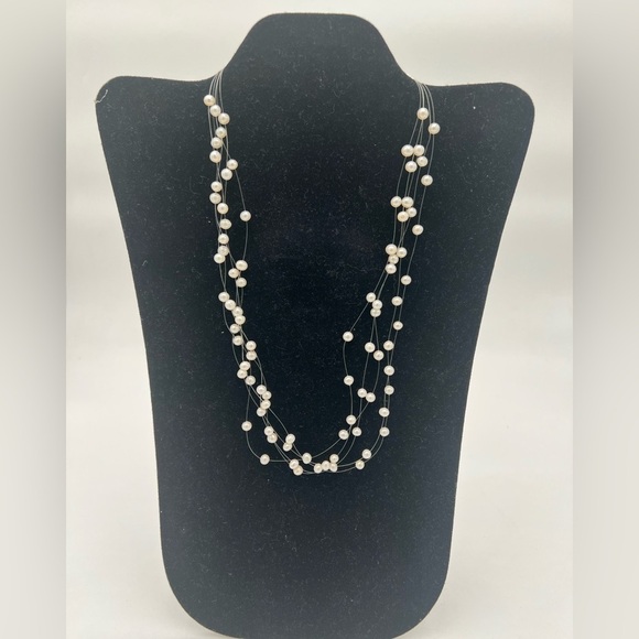 Elegant Floating Faux Pearl Necklace - Picture 4 of 4